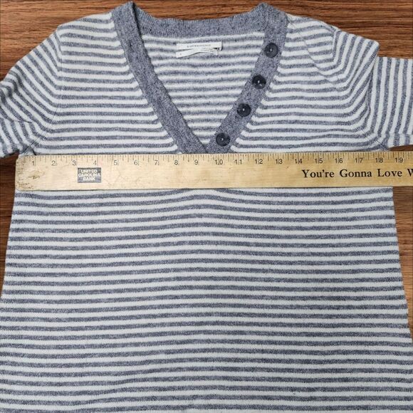 Anthropologie Gray and White Striped V-neck Sweater. Sz. S - Picture 8 of 10